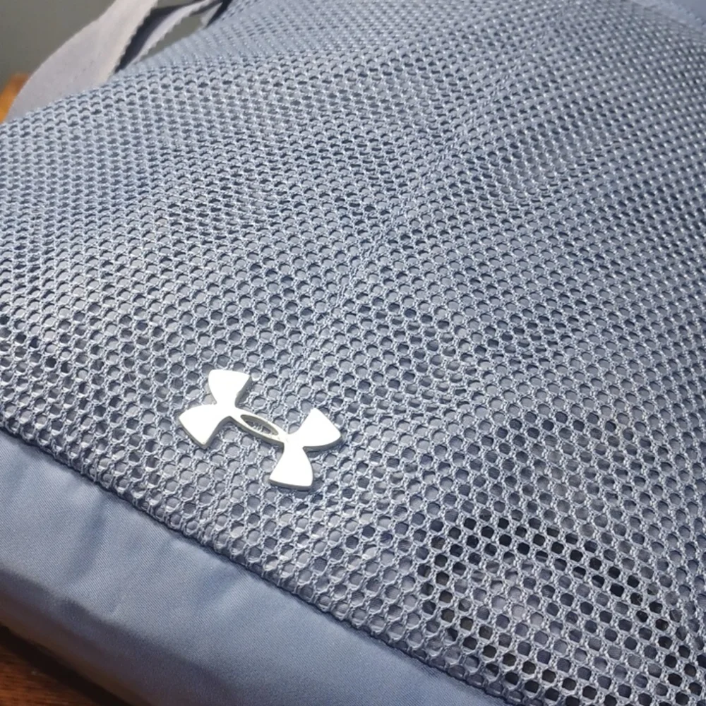 Under Armour large messenger bag - Picture 11 of 16